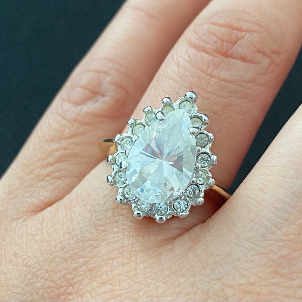 18K Gold Electroplate Teardrop Cocktail Solitaire Ring Size 8